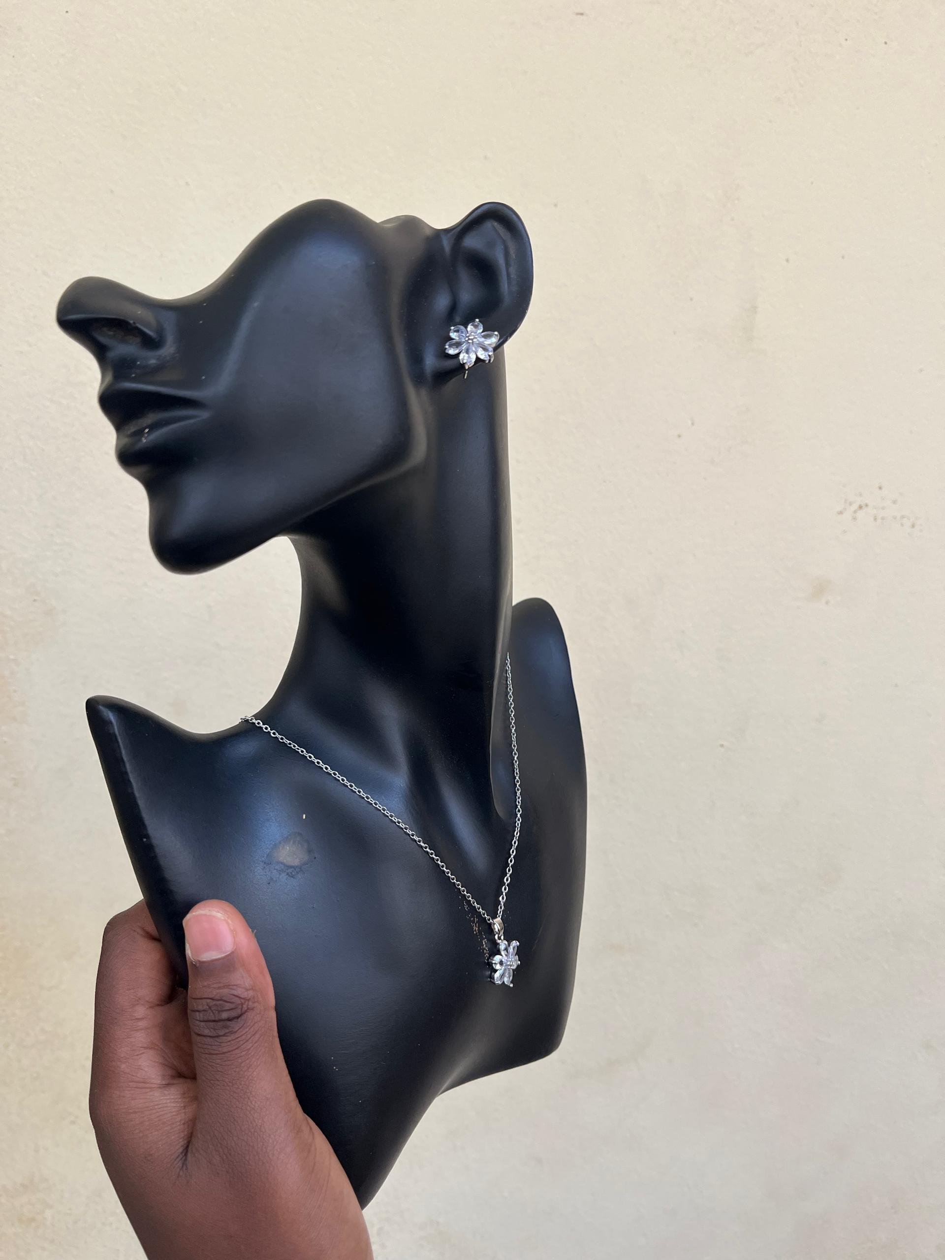 Ensemble collier, boucle d'oreille