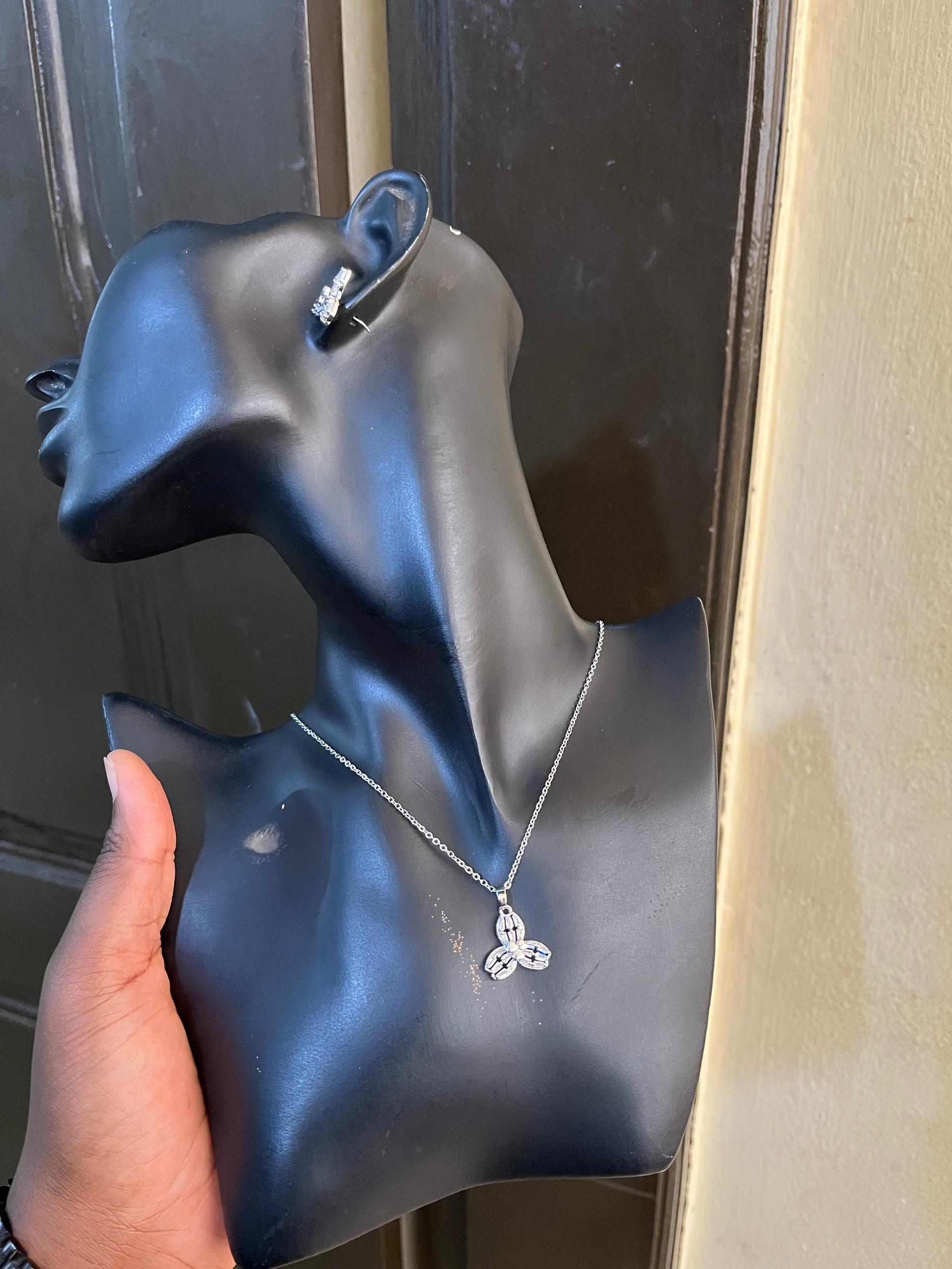 Ensemble collier, boucle d'oreille