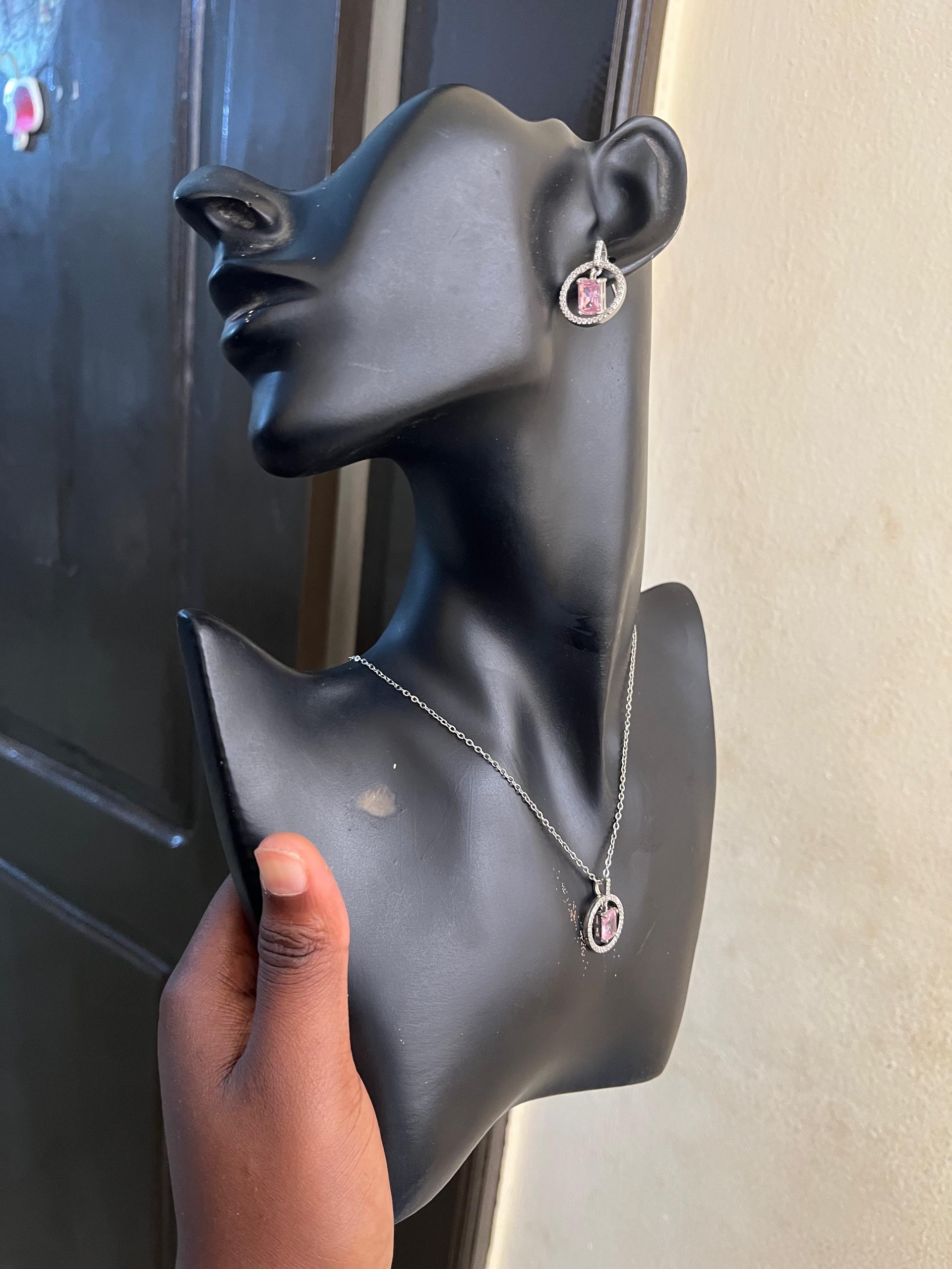 Ensemble collier, boucle d'oreille