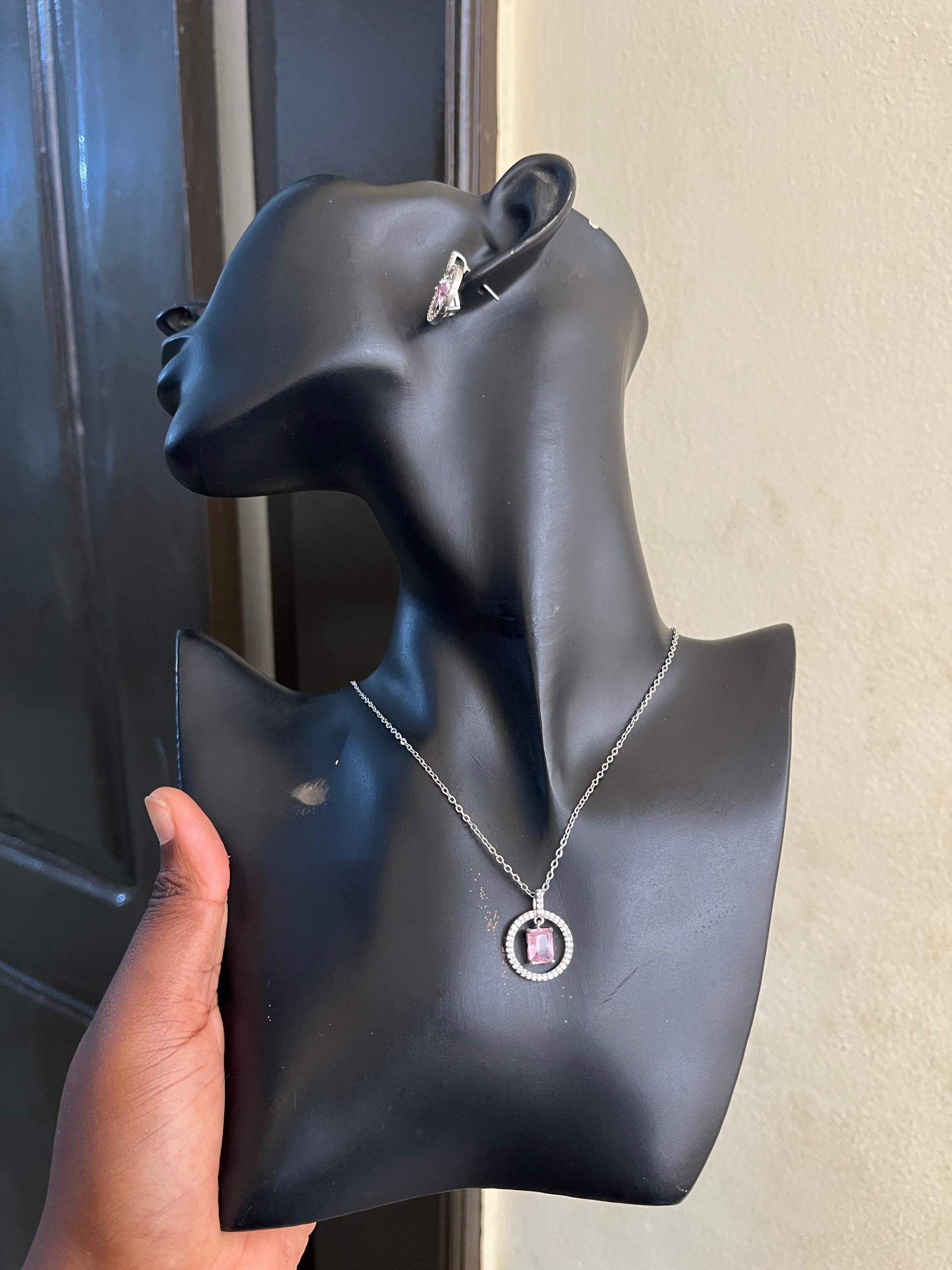 Ensemble collier, boucle d'oreille