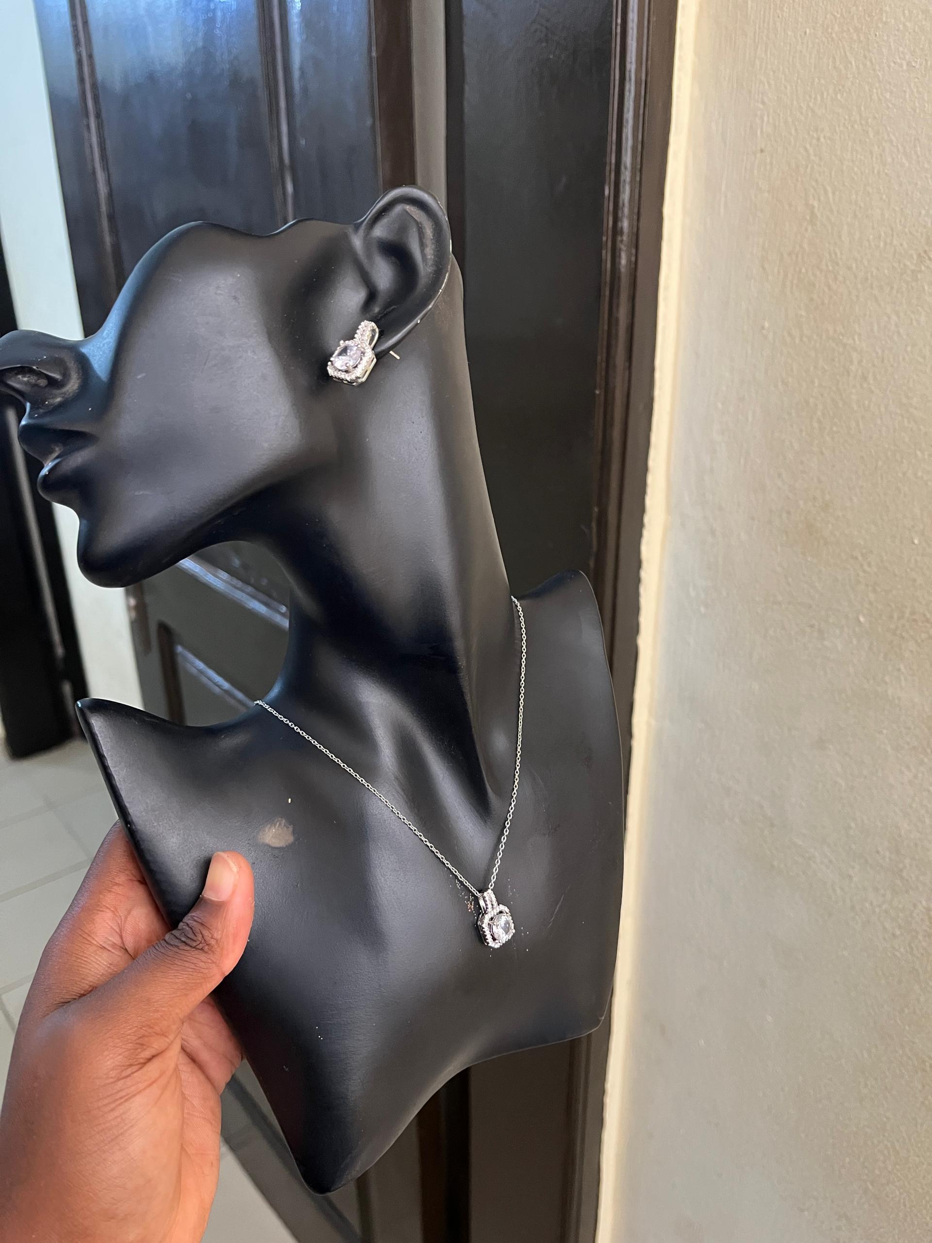 Ensemble collier, boucle d'oreille