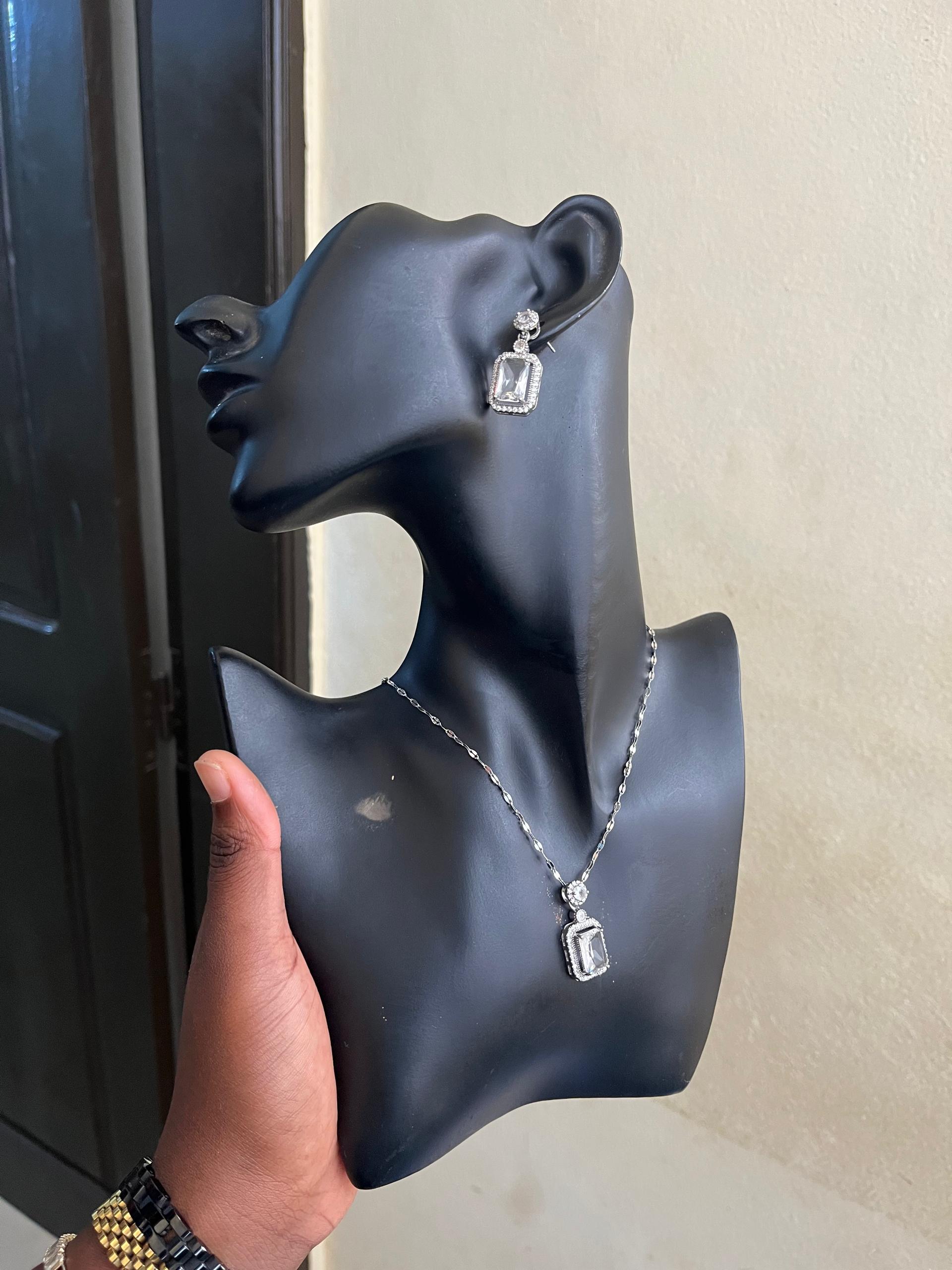 Ensemble collier, boucle d'oreille